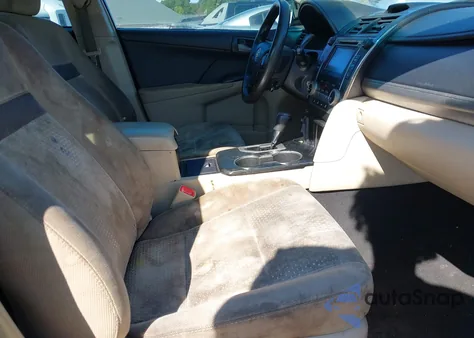 2014 Toyota Camry Le z USA, uszkodzony, nr VIN 4T1BF1FK2EU823028